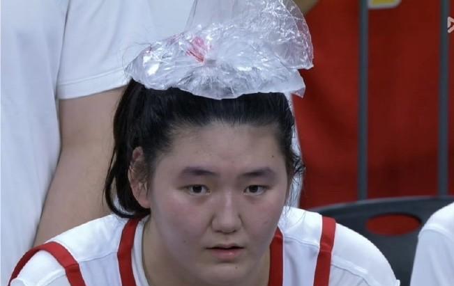 中国女篮狂胜波黑46分！2米26张子宇12分钟轰18+7如奥尼尔附体